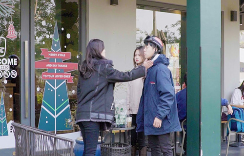 Em Gái Chủ Tịch Giả Nghèo Đi Làm Shipper Bị Chủ Quán Xôi Bạt Tai Sỉ Nhục Và Cái Kết
